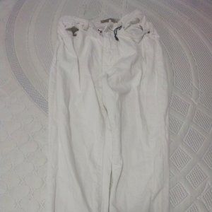 ZARA,tightfitted white jeans. Perfect to wear on picnics or meeting